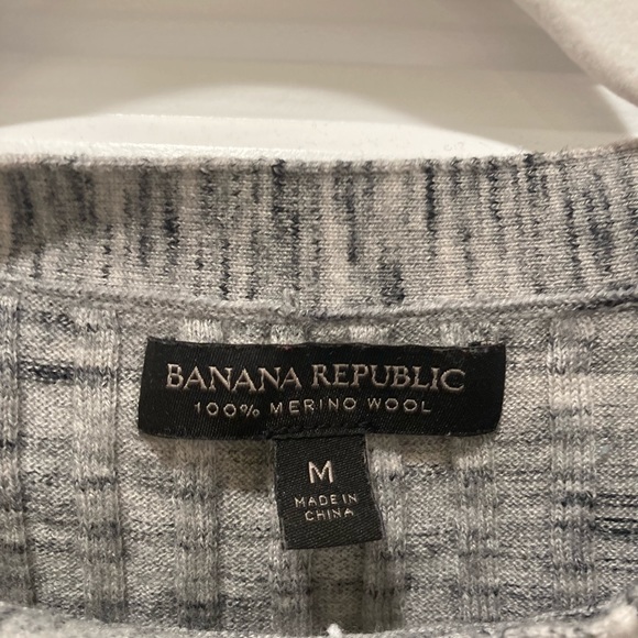 Cute gray Banana Republic sweater! - Picture 7 of 8